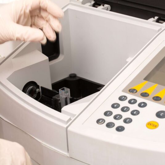 UV-VIS spectrometry for protein concentration analysis