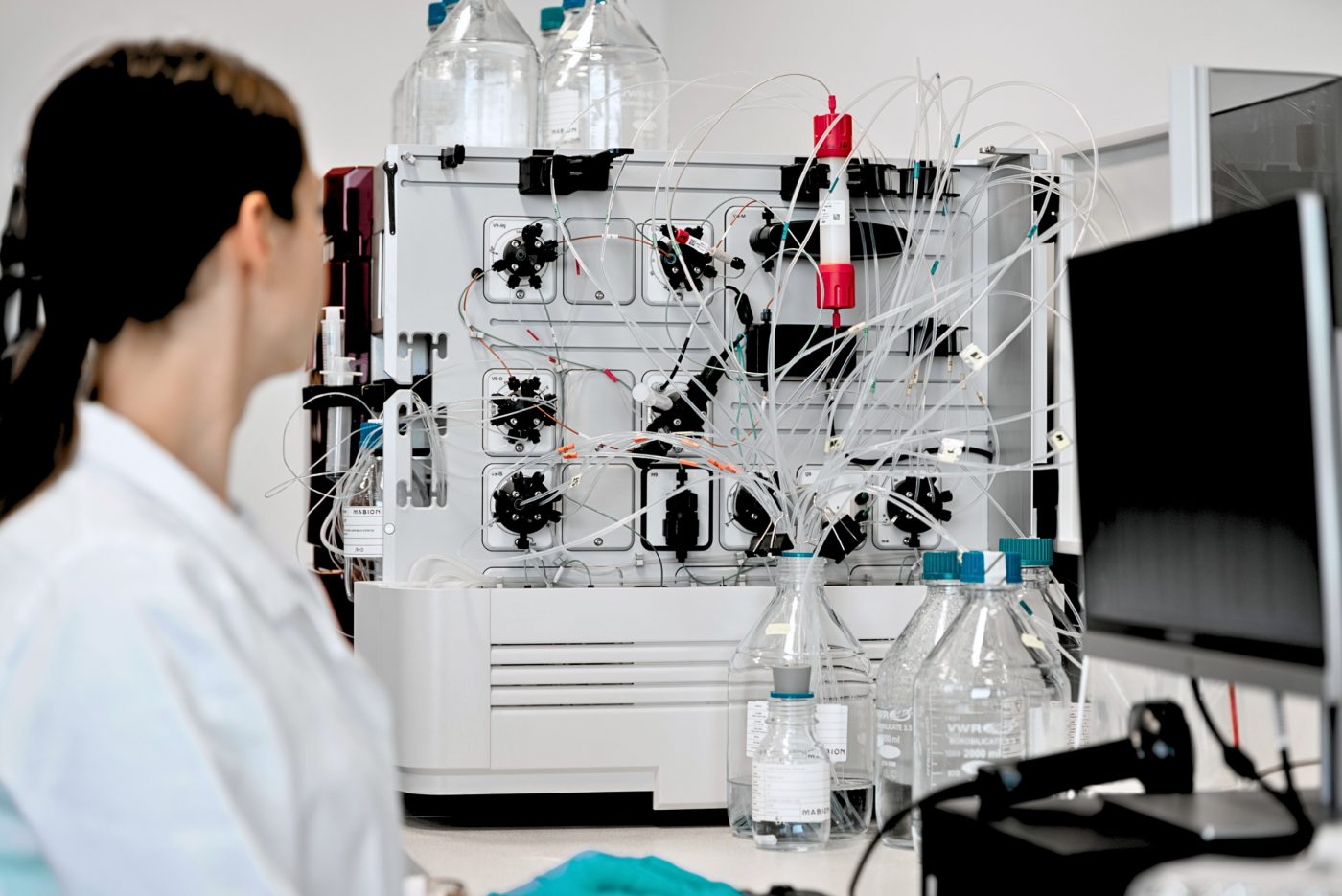 Mabion Downstream Specialist working with the ÄKTA Avant chromatography system