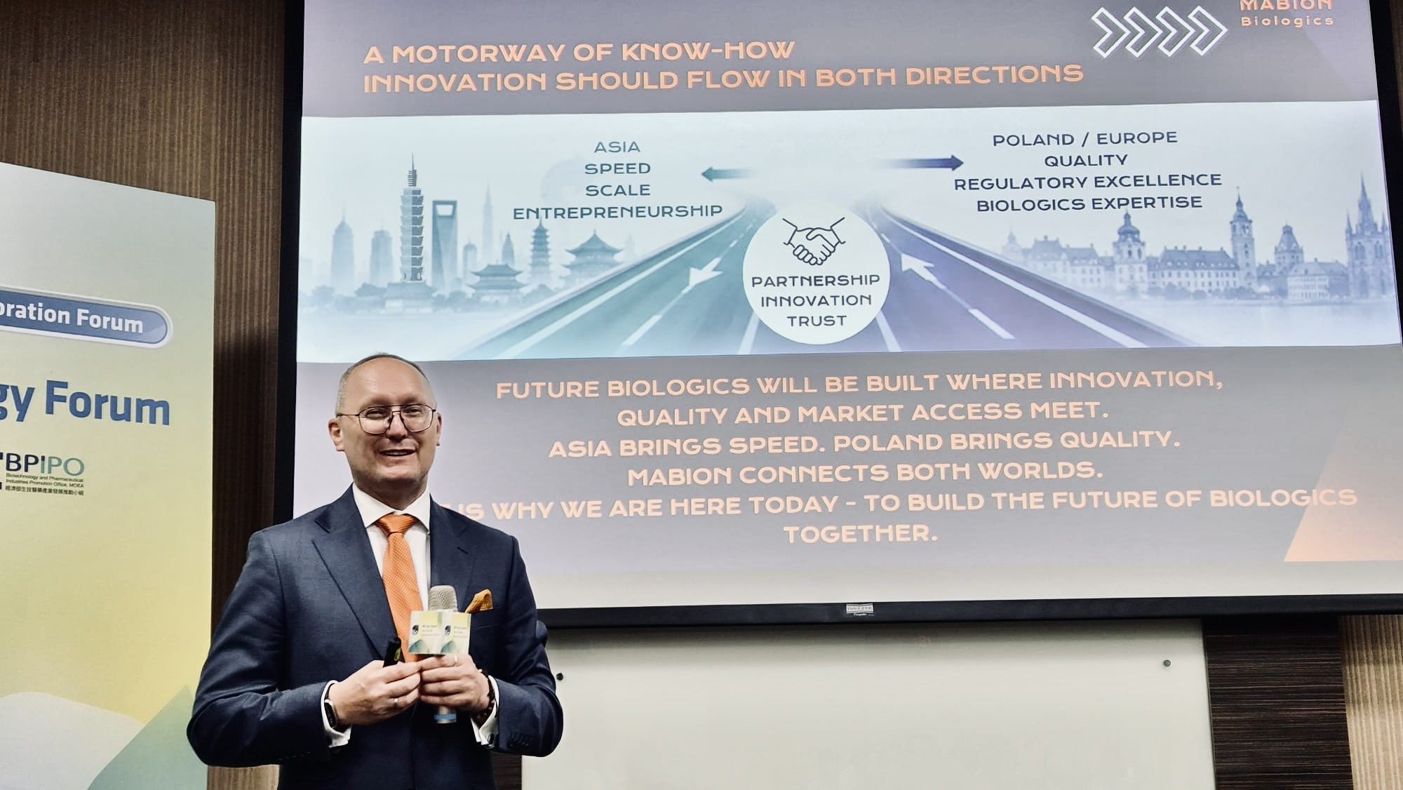 Gregor Kawaletz speaks at the Poland-Taiwan Biotechnology Forum 2026.